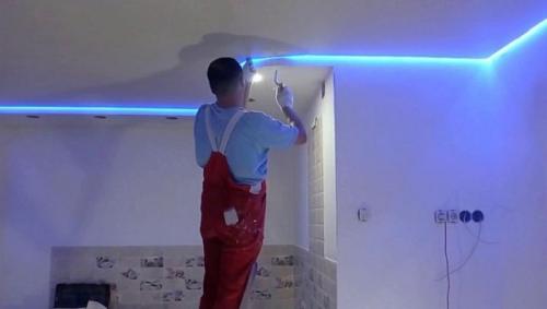 Натяжной потолок с подсветкой в интерьере. Форма двухуровневых натяжных потолков с подсветкой 02 Натяжной потолок с подсветкой в интерьере. Форма двухуровневых натяжных потолков с подсветкой 02