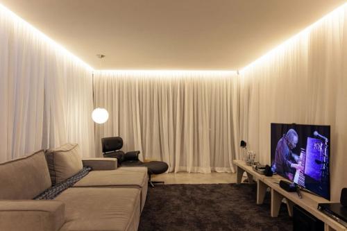 Матовый натяжной потолок с подсветкой. Варианты и цвета матовых натяжных потолков