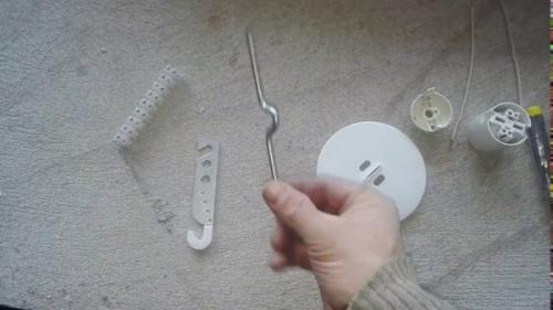 Установка светильников в натяжной потолок без закладных. Как крепить люстру к натяжному потолку, если он уже натянут