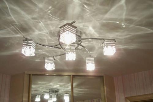 Установка светильников в натяжной потолок без закладных. Как крепить люстру к натяжному потолку, если он уже натянут