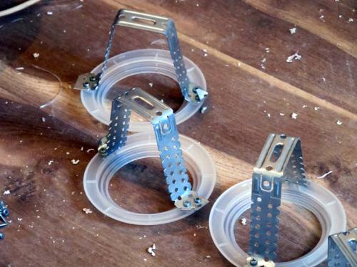 Установка светильников в готовый натяжной потолок. Изготовление закладной для светильника