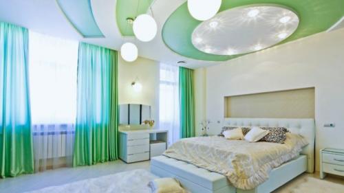 Двухуровневый натяжной потолок в спальне. Красивые варианты натяжного потолка в спальне