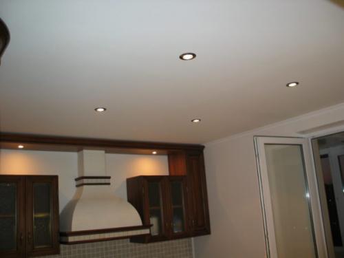 Советы по выбору матового натяжного потолка. Матовые натяжные потолки – покупать или отказаться?