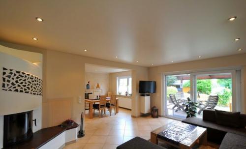 Сатиновый натяжной потолок и что это?