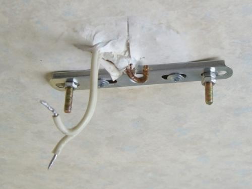 Как снять светильник с потолка. Как снять люстру с потолка и повесить