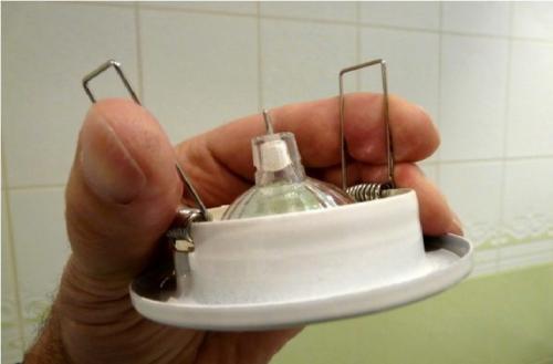 Как снять светильник с натяжного потолка. Как снять точечный светильник с натяжного потолка 12 Как снять светильник с натяжного потолка. Как снять точечный светильник с натяжного потолка 12