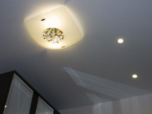 Устанавливаем люстру на натяжном потолке. Вешаем люстру на крюк 10 Устанавливаем люстру на натяжном потолке. Вешаем люстру на крюк 10