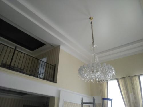 Тканевые натяжные потолки плюсы и минусы. Внешний вид полотен и ассортимент готовых решений 01 Тканевые натяжные потолки плюсы и минусы. Внешний вид полотен и ассортимент готовых решений 01