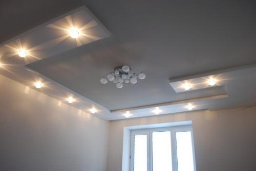 Люстра на натяжной потолок. Каким должен быть осветительный прибор для натяжных потолков?