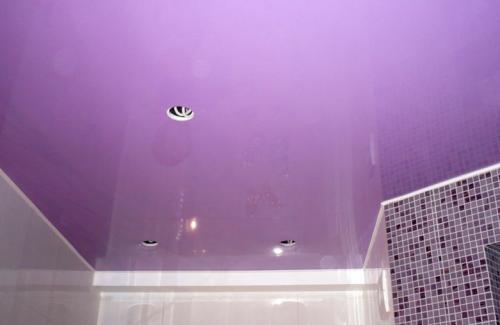 Натяжной потолок в ванной — виды полотен, рекомендации по выбору, фото лучшего дизайна