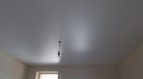 Матовый и сатиновый потолок отличия. Сатиновые натяжные потолки