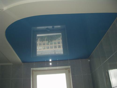 Натяжной потолок в ванной на плитку. Достоинства и недостатки технологии