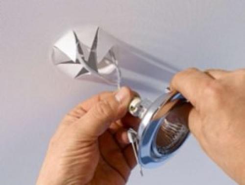 Установка светильника на потолок. Крепления подвесных массивных люстр