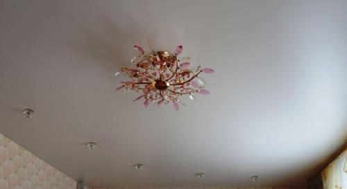 Матовые натяжные потолки преимущества. Матовые натяжные потолки: плюсы и минусы