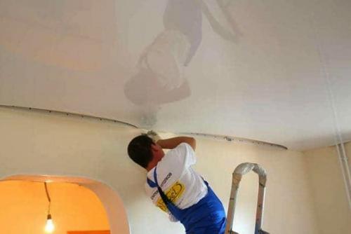 Сколько стоит 1 квадратный метр натяжного потолка. Сколько стоит натяжной потолок за 1 м2 с установкой?