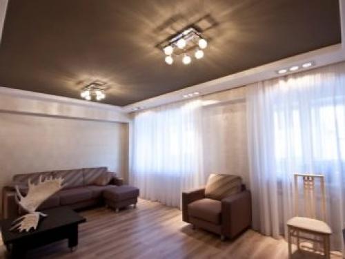 Натяжные потолки для больших помещений. Натяжные потолки для зала: красивый дизайн гостиной 03 Натяжные потолки для больших помещений. Натяжные потолки для зала: красивый дизайн гостиной 03