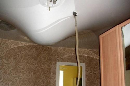 Как установить натяжной потолок одному. Виды натяжных потолков, их особенности и сфера применения