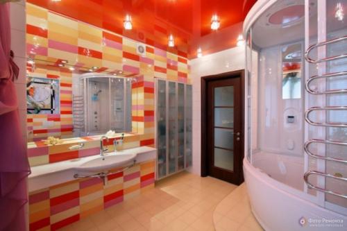 Чем покрыть потолок в ванной. Виды отделки потолков для ванной комнаты