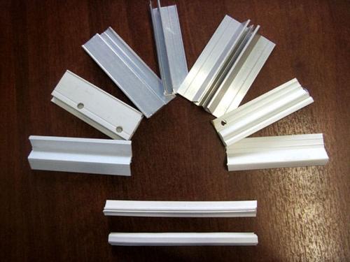 Натяжные потолки глянцевые. Современные глянцевые натяжные потолки — фото в интерьере и советы по выбору