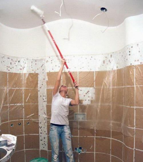 Можно ли красить потолок в ванной комнате. Особенности отделки потолка в ванной комнате 01 Можно ли красить потолок в ванной комнате. Особенности отделки потолка в ванной комнате 01