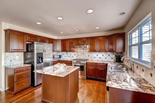 Натяжные потолки на кухню. Натяжные потолки для кухни: варианты дизайна с фото