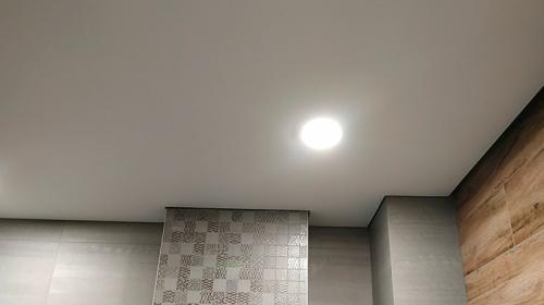 Тканевый натяжной потолок с теневым профилем. Сколько в среднем стоит теневой натяжной потолок