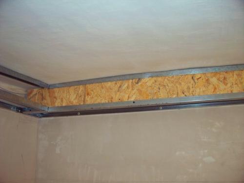 Крепление натяжного потолка к потолку. Как установить люстру –, что нужно сделать перед установкой натяжного потолка?
