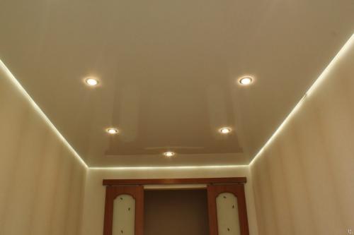 Разница между навесными и натяжными потолками. Отличия между навесным и натяжным потолком