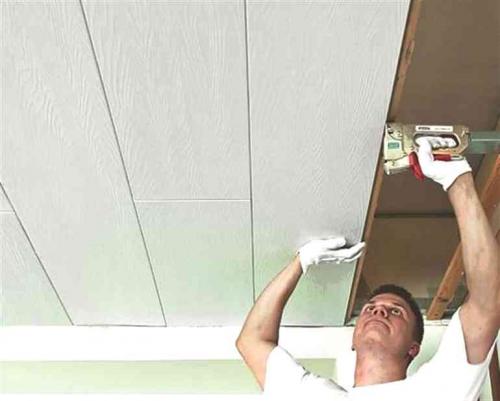 Чем лучше отделать потолок в квартире дешево и красиво. Бюджетный вариант отделки потолка