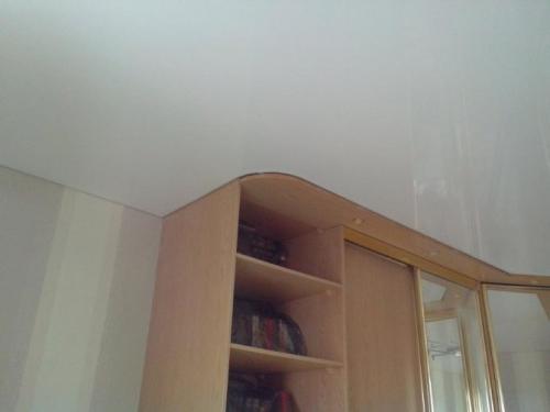 Освещение натяжного потолка в 2020 году. Выбор цвета и фактуры полотна для создания модного натяжного потолка