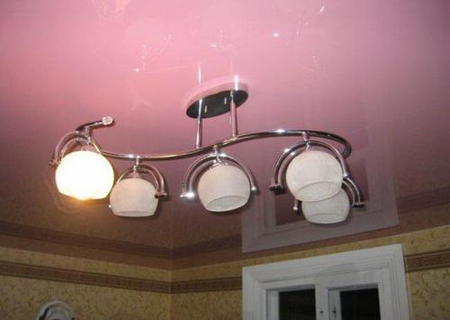 Какую люстру выбрать для натяжного потолка. Рекомендации 02