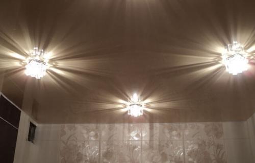Как выбрать и установить светильники для натяжного потолка. Разновидности светильников 04