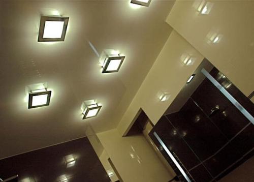 Как выбрать и установить светильники для натяжного потолка. Разновидности светильников 05