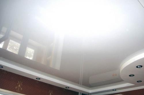 Дизайн натяжных потолков со светильниками. Правила выбора 02