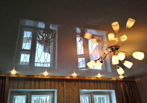 Дизайн натяжных потолков со светильниками. Правила выбора 05