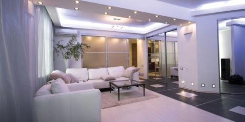 Квадратные точечные светильники для натяжных потолков. (+65 фото) Точечные светильники в интерьере 45 фото