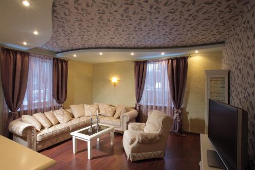 13 материалов для отделки потолка гостиной. Потолок в гостиной — разнообразие идей