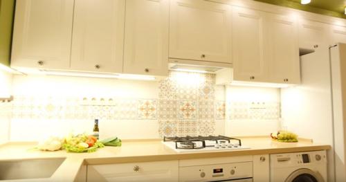 Сколько нужно точечных светильников на кухне 6 метров. Акцентное освещение кухни