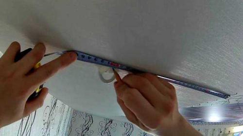 Установка точечных светильников в гипсокартон. Как делаются большие отверстия