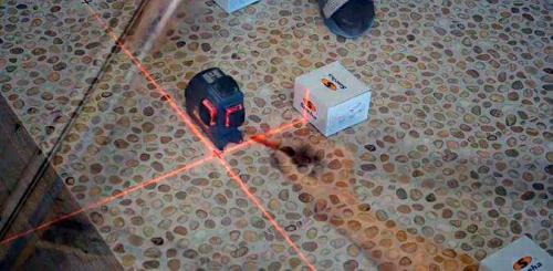 Установка точечных светильников на натяжной потолок. Разметка