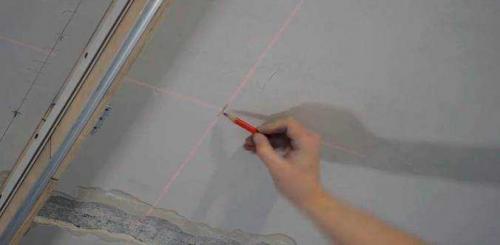 Установка точечных светильников на натяжной потолок. Разметка