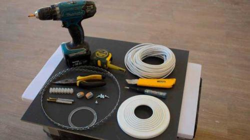 Установка точечных светильников на натяжной потолок. Разметка