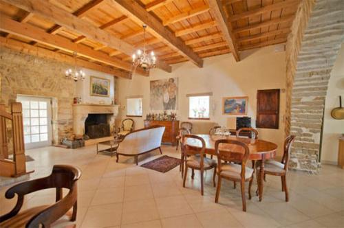 Потолок на даче дешево. Чем отделать потолок на даче: выбираем вместе