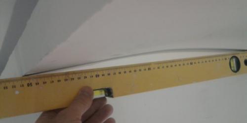 Чем отделать кривой потолок. Провисание листов гипсокартона